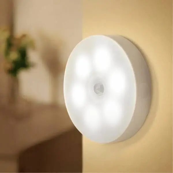 مصباح LED ذكي بمستشعر حركة